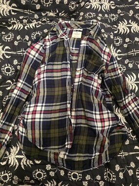 American Eagle Plaid Button-Up Shirt in Navy, Olive & White